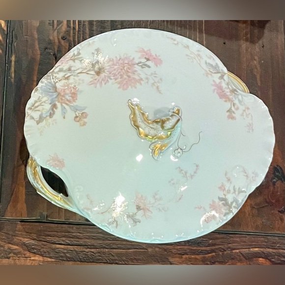 Pair Of Vintage Haviland & Co. Limoges floral casserole dishes w/ lids (France) - Picture 3 of 9